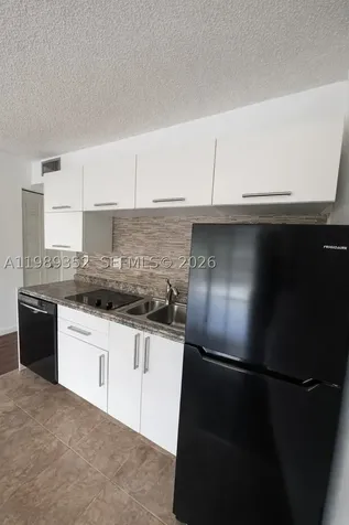 9330 Lagoon Place Davie FL 33324
