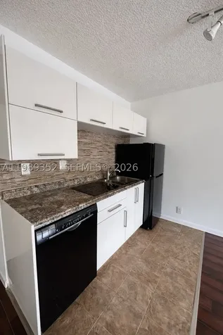 9330 Lagoon Place Davie FL 33324