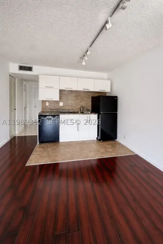 9330 Lagoon Place Davie FL 33324