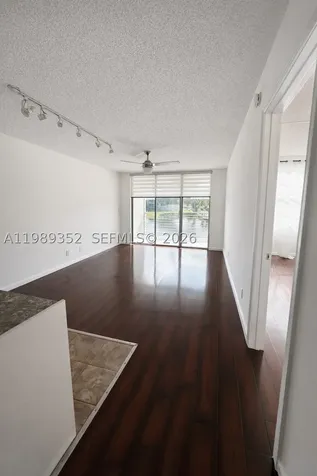 9330 Lagoon Place Davie FL 33324