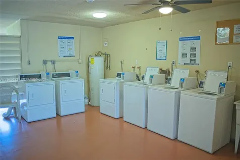 5300 Washington Street Hollywood FL 33021