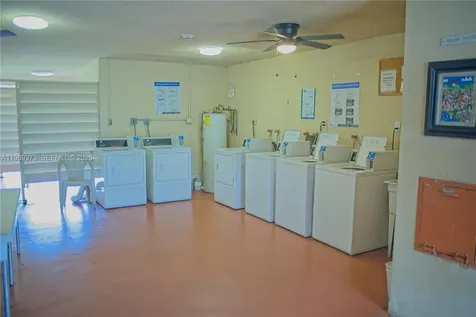 5300 Washington Street Hollywood FL 33021