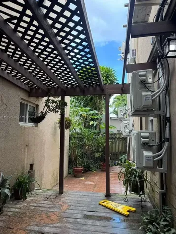 2425 SW 6th Street Miami FL 33135
