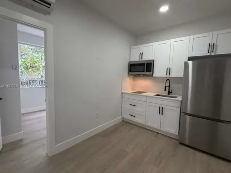 2425 SW 6th Street Miami FL 33135