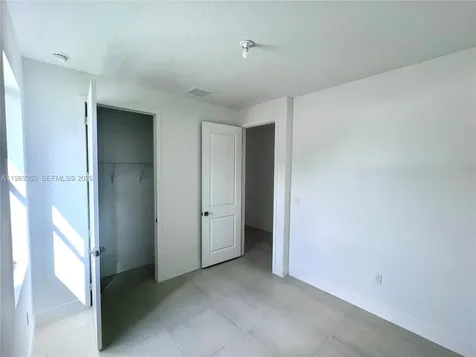 4784 SW 72nd Terrace Davie FL 33314