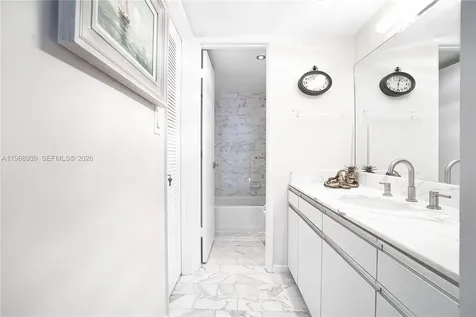 9 Island Avenue Miami Beach FL 33139