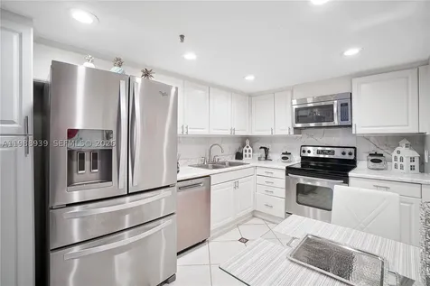 9 Island Avenue Miami Beach FL 33139
