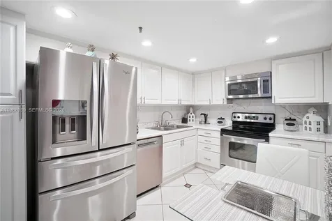 9 Island Avenue Miami Beach FL 33139
