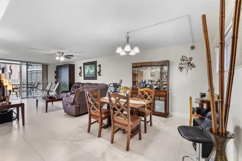9420 S Hollybrook Lake Drive Pembroke Pines FL 33025
