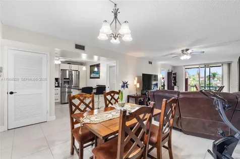 9420 S Hollybrook Lake Drive Pembroke Pines FL 33025