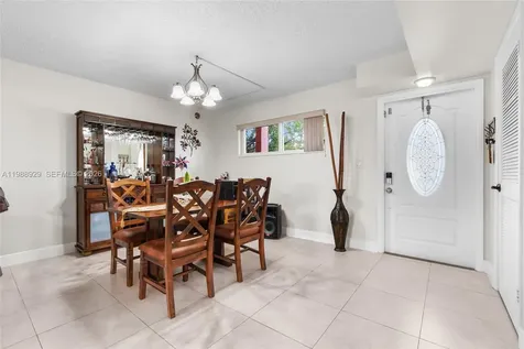 9420 S Hollybrook Lake Drive Pembroke Pines FL 33025