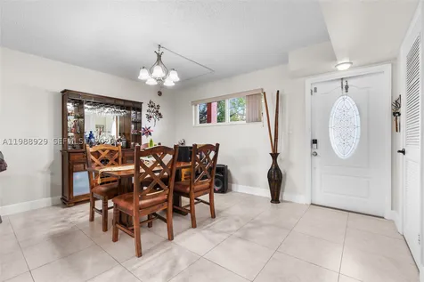 9420 S Hollybrook Lake Drive Pembroke Pines FL 33025