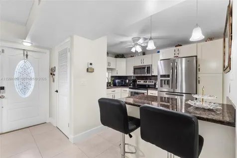9420 S Hollybrook Lake Drive Pembroke Pines FL 33025