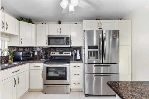 9420 S Hollybrook Lake Drive Pembroke Pines FL 33025