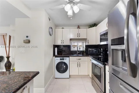 9420 S Hollybrook Lake Drive Pembroke Pines FL 33025