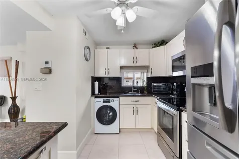 9420 S Hollybrook Lake Drive Pembroke Pines FL 33025