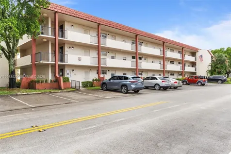 9420 S Hollybrook Lake Drive Pembroke Pines FL 33025