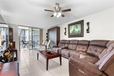 9420 S Hollybrook Lake Drive Pembroke Pines FL 33025
