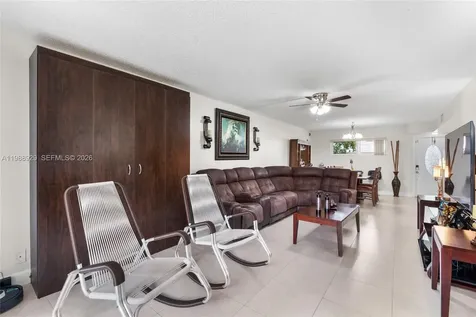 9420 S Hollybrook Lake Drive Pembroke Pines FL 33025