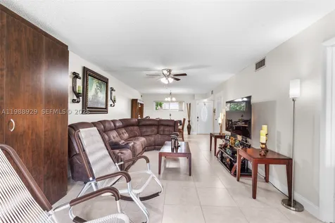 9420 S Hollybrook Lake Drive Pembroke Pines FL 33025