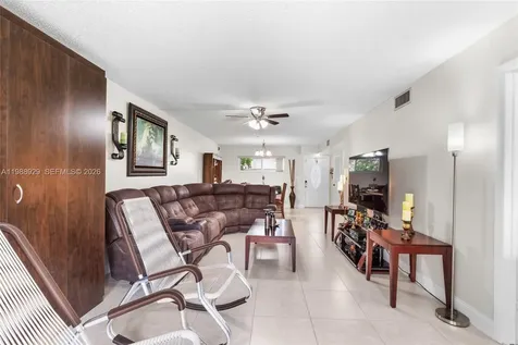 9420 S Hollybrook Lake Drive Pembroke Pines FL 33025