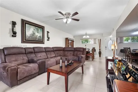 9420 S Hollybrook Lake Drive Pembroke Pines FL 33025