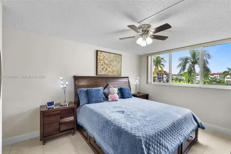 9420 S Hollybrook Lake Drive Pembroke Pines FL 33025