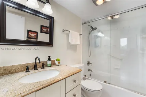 9420 S Hollybrook Lake Drive Pembroke Pines FL 33025