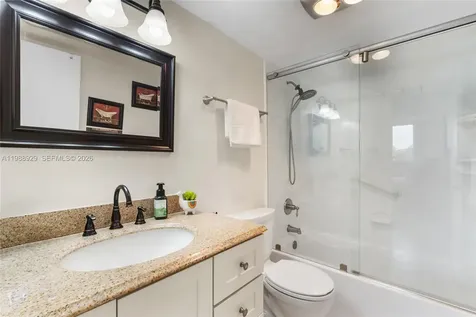 9420 S Hollybrook Lake Drive Pembroke Pines FL 33025