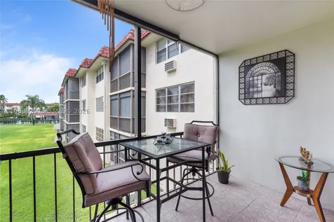 9420 S Hollybrook Lake Drive Pembroke Pines FL 33025