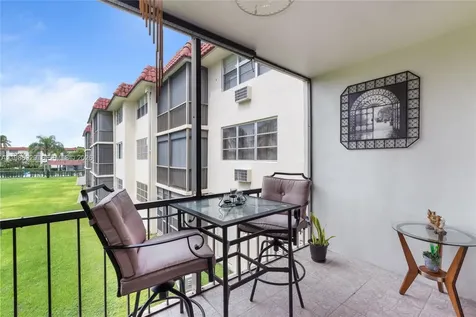 9420 S Hollybrook Lake Drive Pembroke Pines FL 33025