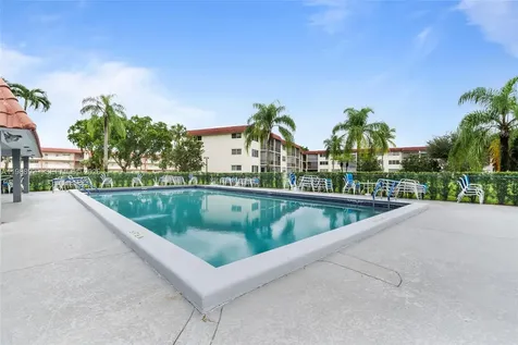 9420 S Hollybrook Lake Drive Pembroke Pines FL 33025