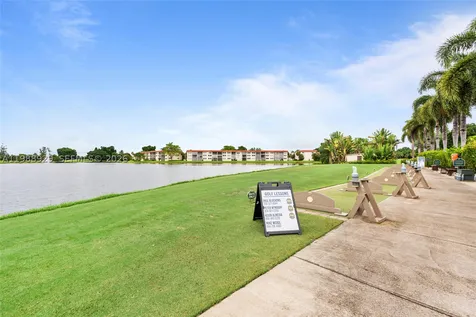 9420 S Hollybrook Lake Drive Pembroke Pines FL 33025