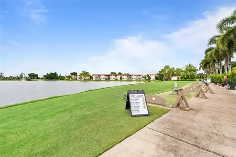 9420 S Hollybrook Lake Drive Pembroke Pines FL 33025
