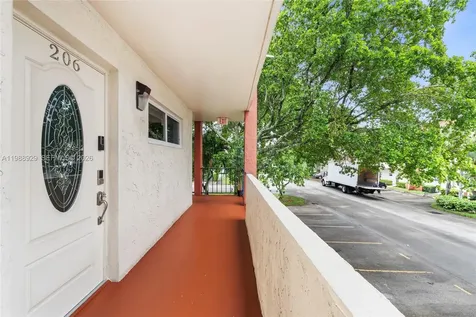 9420 S Hollybrook Lake Drive Pembroke Pines FL 33025
