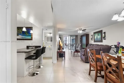 9420 S Hollybrook Lake Drive Pembroke Pines FL 33025