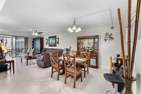 9420 S Hollybrook Lake Drive Pembroke Pines FL 33025
