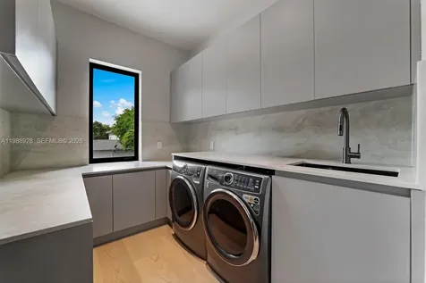 5545 SW 81st Terrace Miami FL 33143