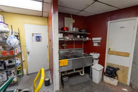 10550 NW 77 Court Hialeah Gardens FL 33016