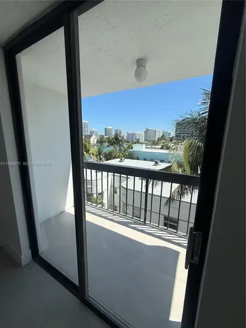 6937 Bay Drive Miami Beach FL 33141