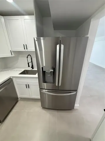 6937 Bay Drive Miami Beach FL 33141