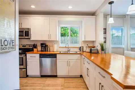 113 SW 2nd Street Hallandale Beach FL 33009