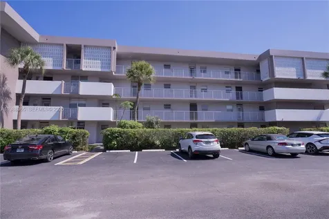 2800 NW 47th Terrace Lauderdale Lakes FL 33313