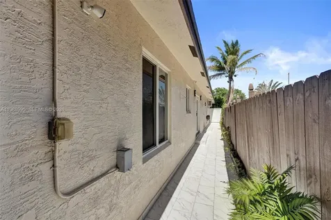 5614 Flagler Street Hollywood FL 33023
