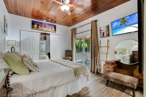 212 SW 1st Avenue Hallandale Beach FL 33009