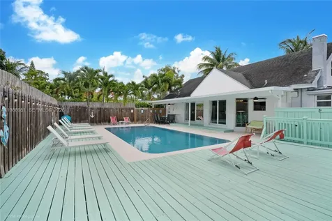 212 SW 1st Avenue Hallandale Beach FL 33009