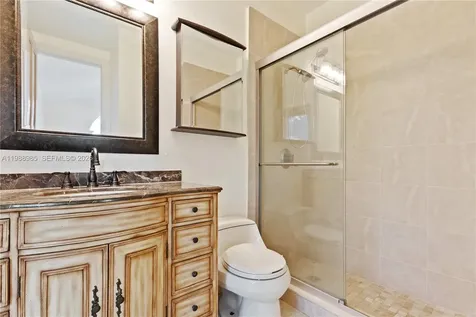 10091 NW 7th Street Plantation FL 33324