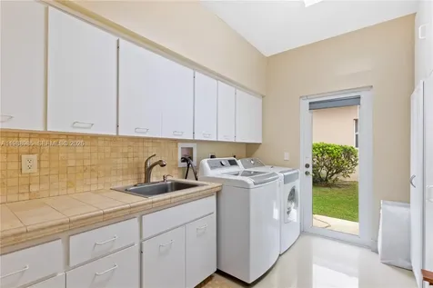 10091 NW 7th Street Plantation FL 33324