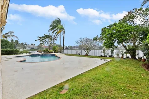 10091 NW 7th Street Plantation FL 33324