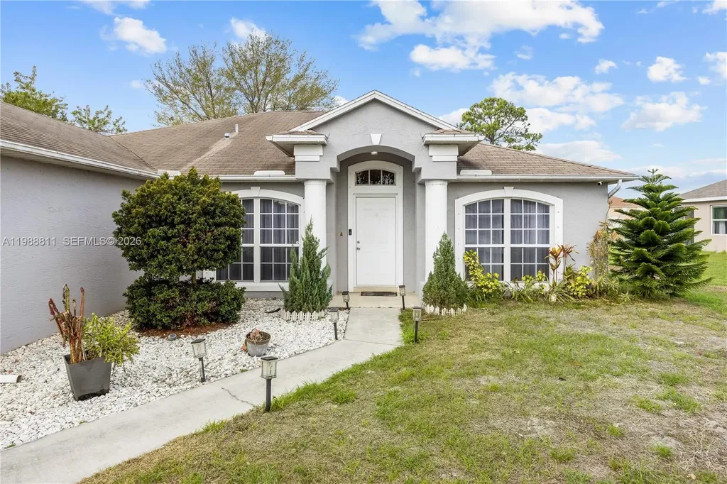 3990 SW Halcomb Street Port St. Lucie FL 34953